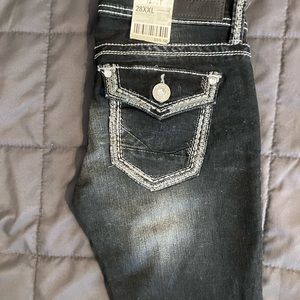 Buckle Daytrip 28XXL Leo Bootcut. Super slimming. X Tall bootcut.Brand new